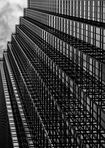 sides of IDS building  vertical 1712 Prise 13k.jp