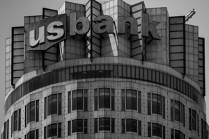 top of US bank building  horizontal 2200 Us 13k.j