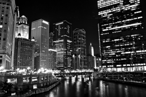 wacker drive chicago riverwalk at night  horizont
