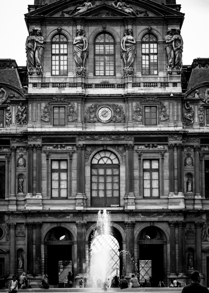 musee du louvre  vertical 2455 Musee 13k Print