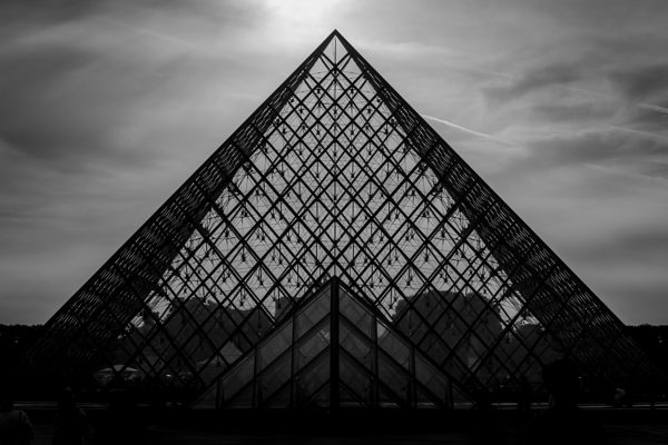 pyramide du louvre  horizontal 2462 Pyramide 13k. by Black And White