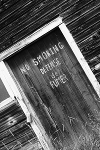 BARN DOOR - NO SMOKING
