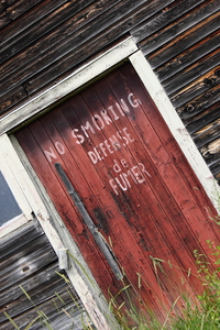 RED DOOR - NO SMOKING