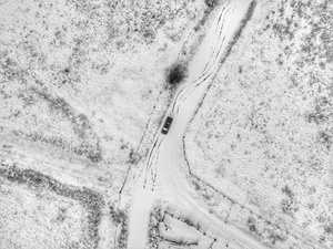 WINTERY CROSSROADS 