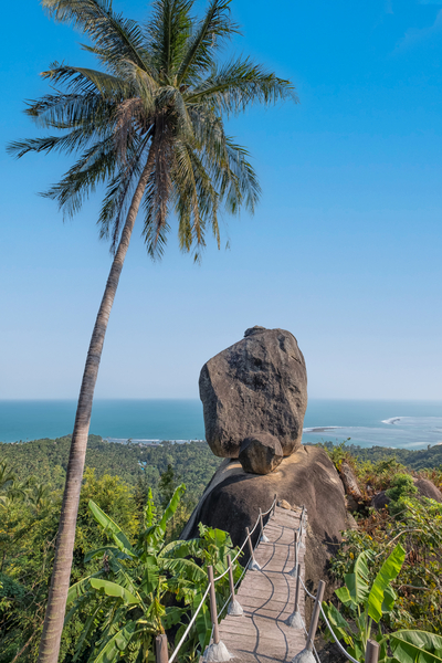 OVERLAPPING STONE KOH SAMUI by Bernd Hartner