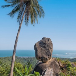 OVERLAPPING STONE KOH SAMUI