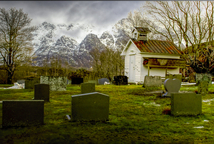 Kvalvik Graveyard and the Peak Kistbergtinden.