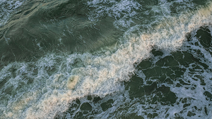 Ocean Waves on the Diagonal Green