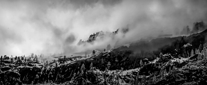 Yosemite Foggy Mountain Peaks