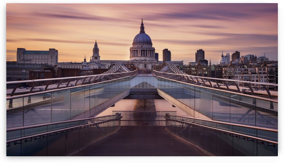 Millennium bridge leading towards St. Paul's church by 1x