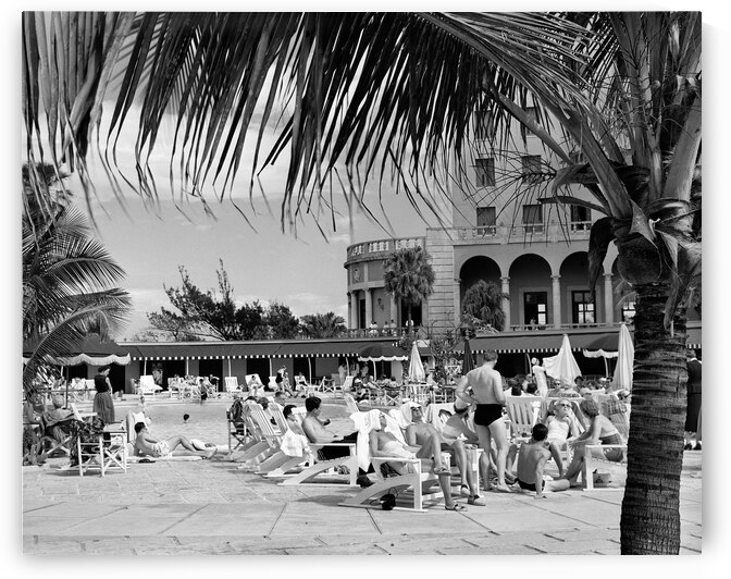 1950s TOURISTS AT THE POOL OF HOTEL NACIONAL CUBA 179093 by Panoramic Images