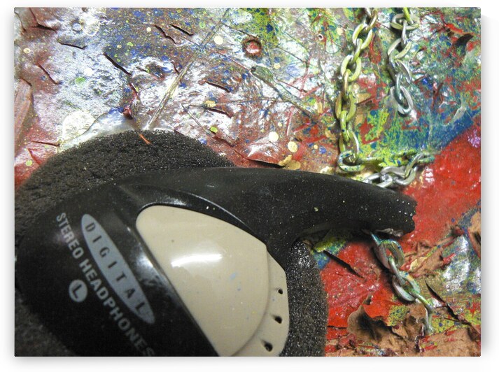 Broken Sound by Luciano