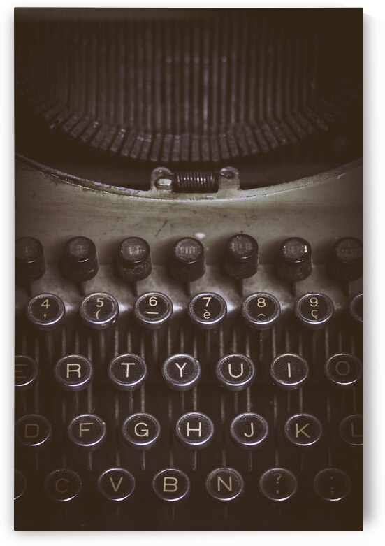 dusty old typewriter  by Gualtiero Boffi