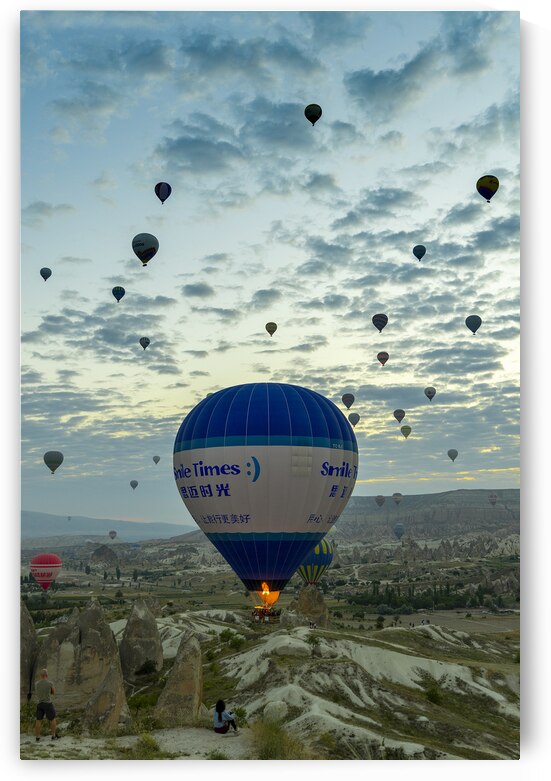 tourists watch the hot air balloon show in Cappadocia by Gualtiero Boffi