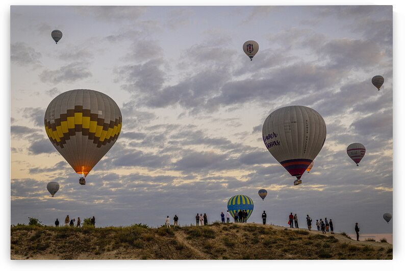 tourists watch the hot air balloon show above goreme at dawn by Gualtiero Boffi