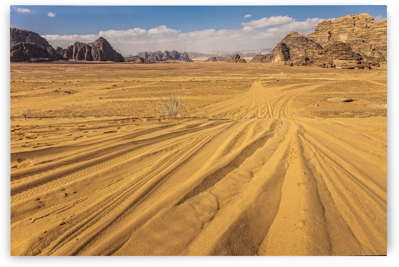 wadi rum desert in jordan by Gualtiero Boffi