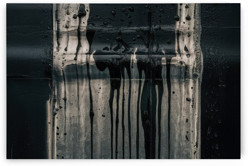 A high quality photograph showcasing the raw beau by Raluca Ciobanu