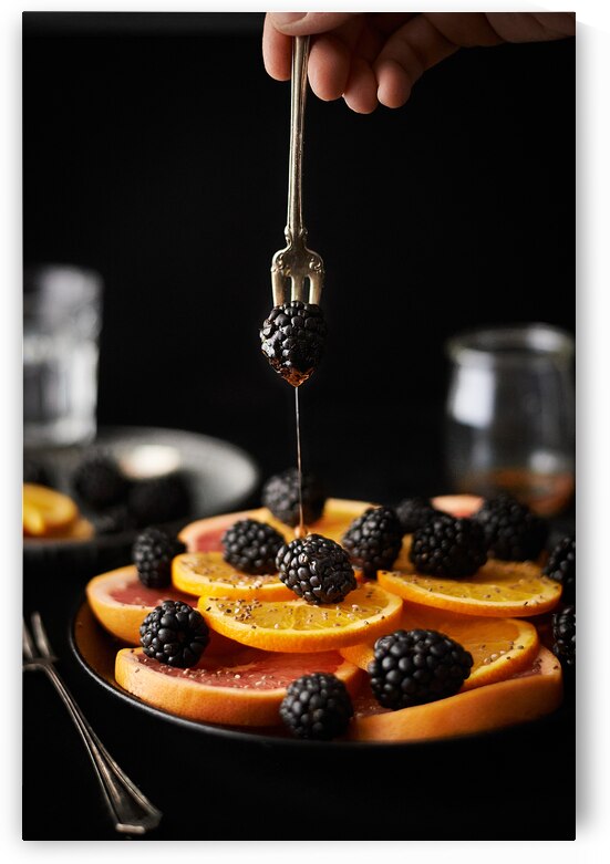 Fruit plate with maple syrup by Kata Endrodi Photography