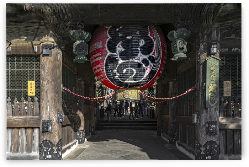 Naritasan Shinsho-ji Temple huge red lantern. by Gualtiero Boffi
