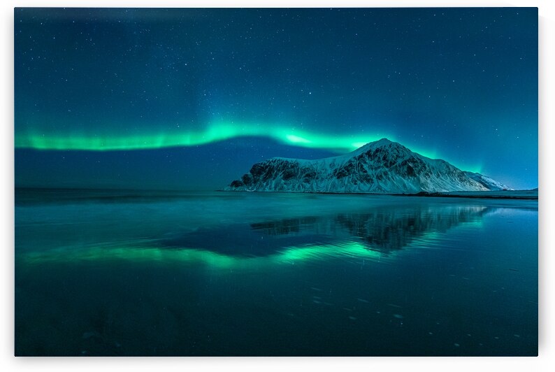 Northern Lights in Loften Islands by Andreas Wonisch