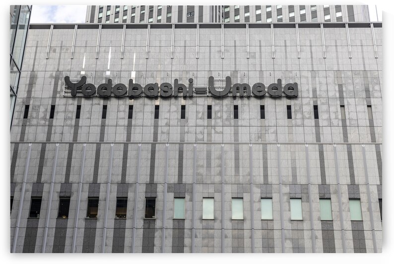 Modern facade of the yodobashi camera by Gualtiero Boffi