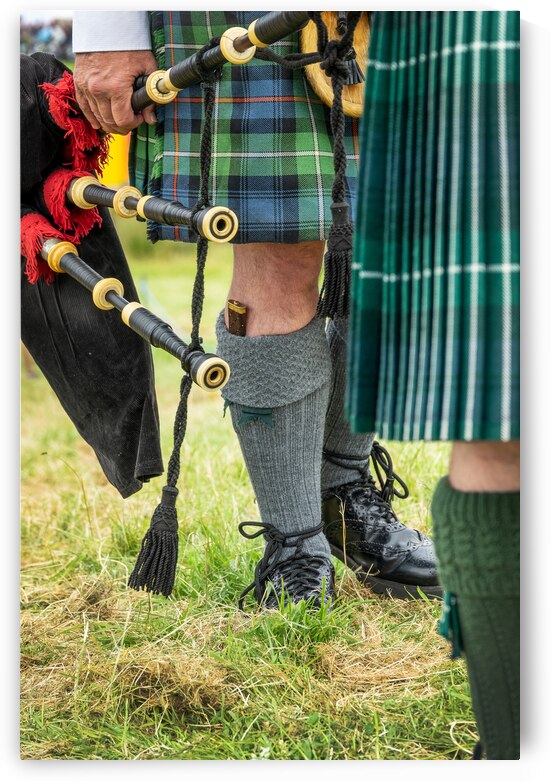 Scottish bagpipers by DELPHIMAGES