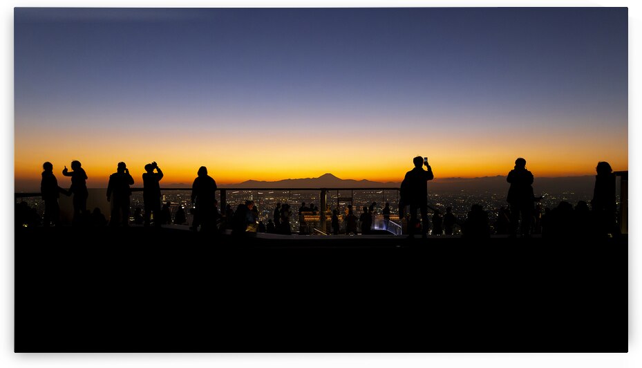 Tourists relaxing  rooftop panoramic view tokyo cityscape  by Gualtiero Boffi