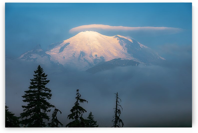 Daybreak Mt Rainier by Geoffrey Prior