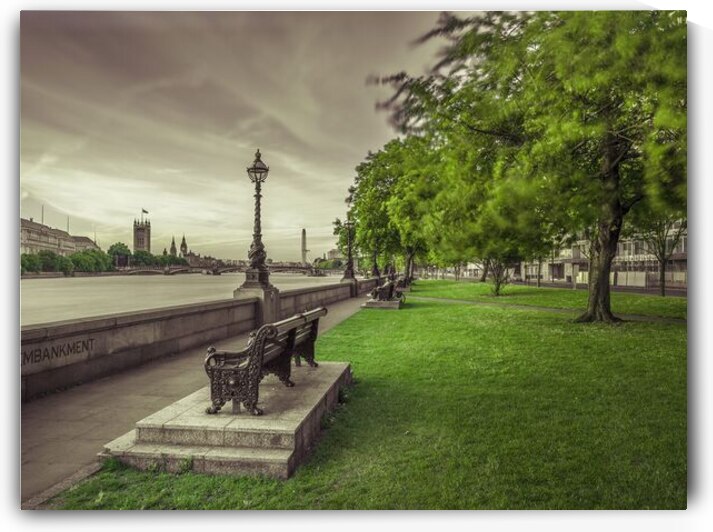 Restful Moments by the Thames by Assaf Frank