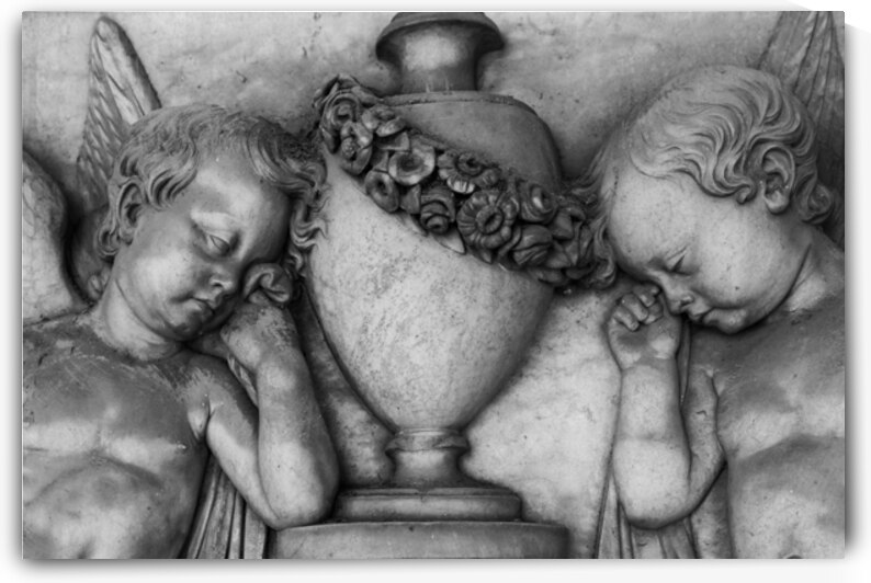 Couple of young angels crying for the loss. Sculpture on ancien by Paolo Modena