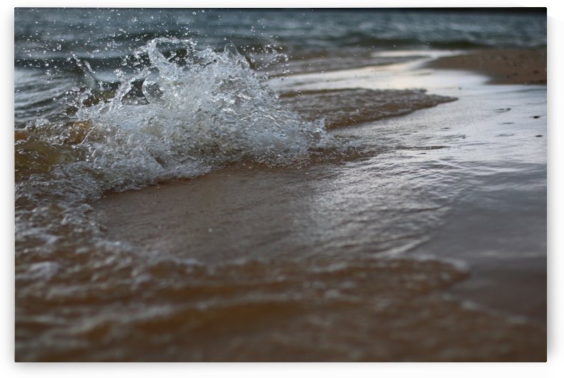 Splash Of Water  by IsabelVictoria