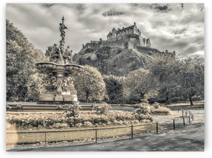 Edinburgh Castle by Assaf Frank
