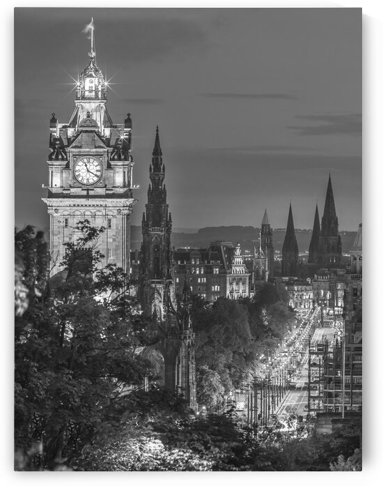 Princess streen and the Balmoral Hotel and night, Edinbrugh, Scotland by Assaf Frank