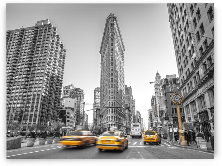 Yellow Taxis,  Flatiron Building, Manhattan, New York by Assaf Frank
