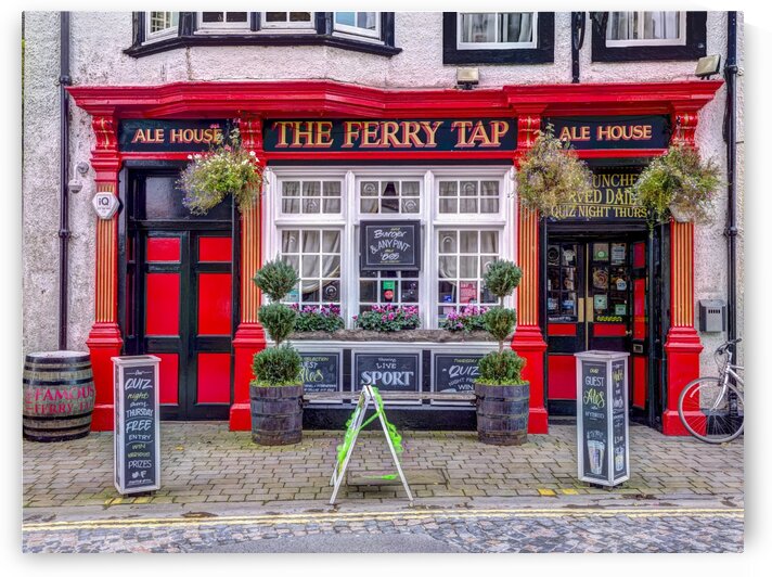 Street cafe in South Queensferry, Scotland by Assaf Frank