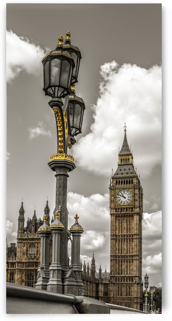 Street lamp with Big Ben in background, London, UK by Assaf Frank