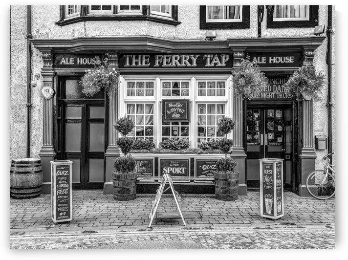 Street cafe in South Queensferry, Scotland by Assaf Frank