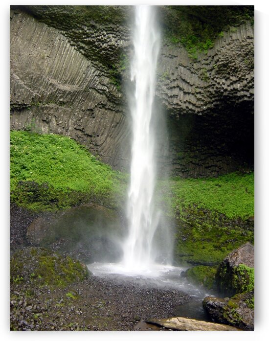 Spray - Waterfall Pacific Northwest USA  by 360 Studios
