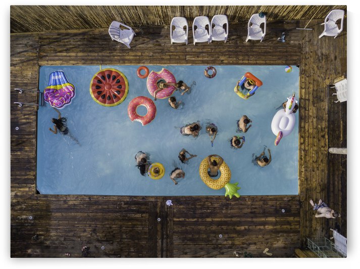 Hymn for the weekend by 1x