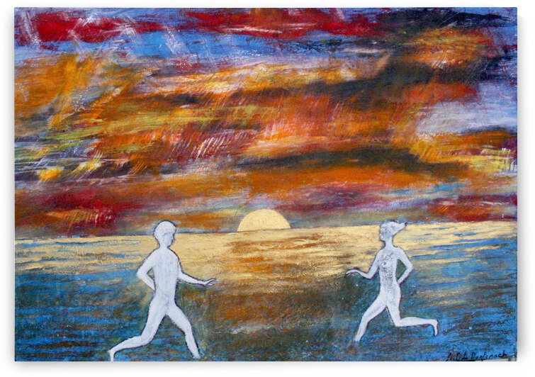 Homme et femme au coucher de soleil courant lun vers lautre dans leau by Anneda