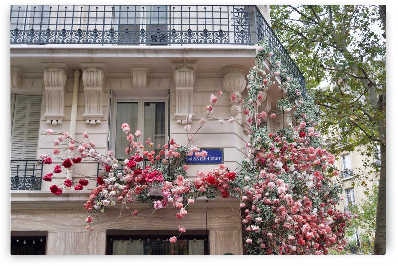 Batiment avec des Fleurs by Bill Osuch