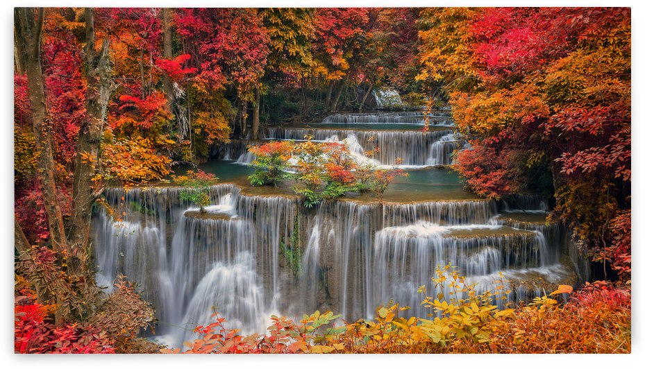 waterfall autum by Ukepsahom