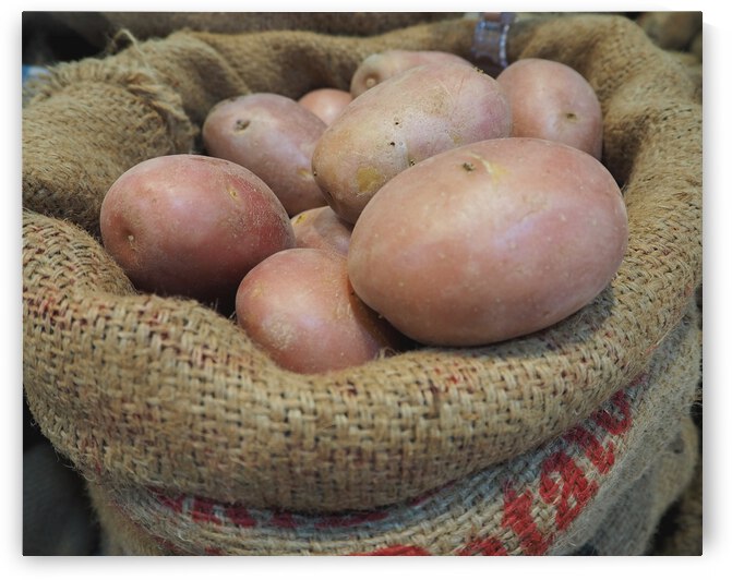 Potatoes by Saowalux Poshyanandana