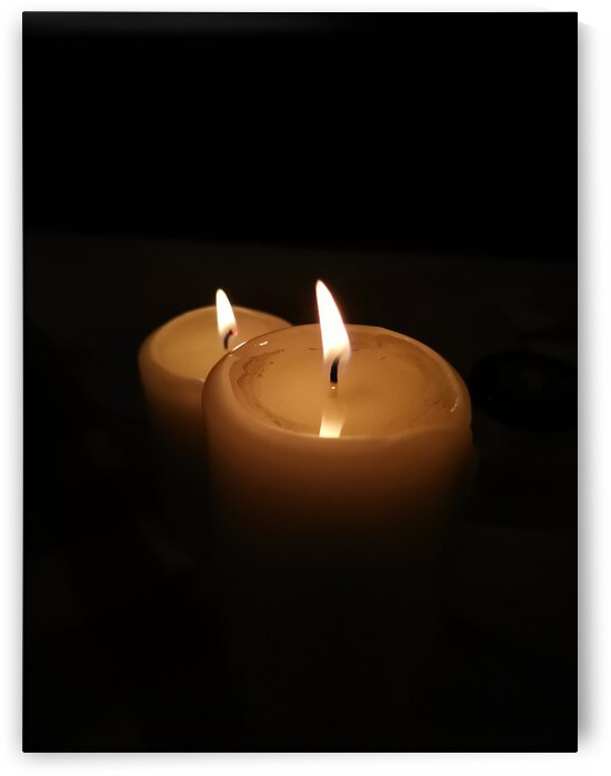 Candlelight by Saowalux Poshyanandana