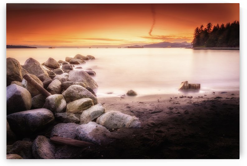 Sunset by  the Pacific Ocean by Andrea Spallanzani