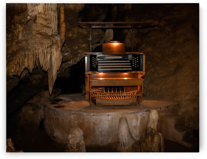 Luray Caverns  by RawBeltPhotos