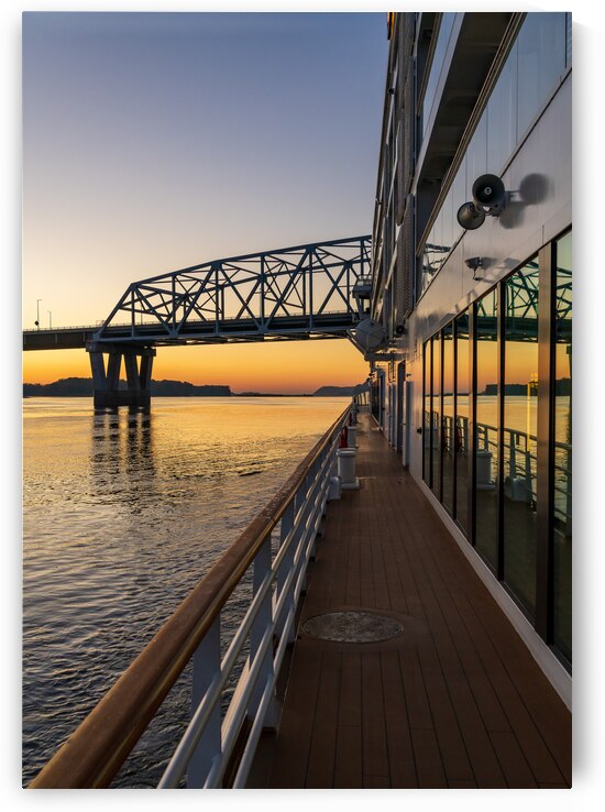 River cruise boat sails to Mark Twain Memorial road bridge by Steve Heap