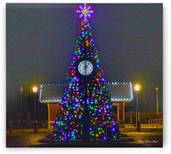 Christmas In The Valley 4- The Clock by Susan Diann Photography