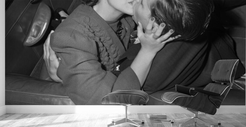 1940s CLOSE-UP COUPLE KISSING IN CONVERTIBLE CAR 201553 Wall Murals