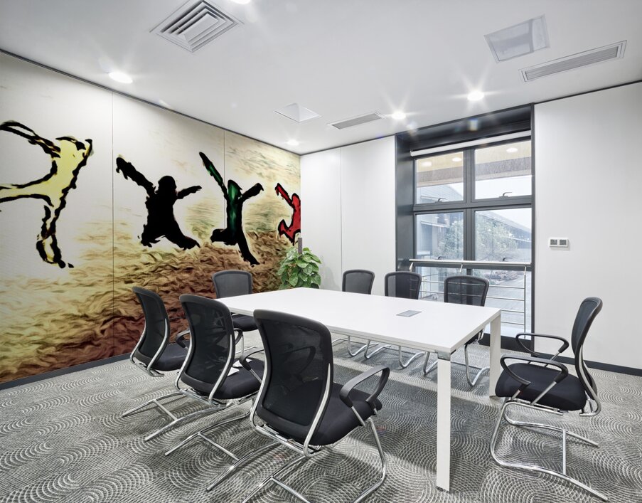 FIGURE CELEBRATE BROWN Wall Printing